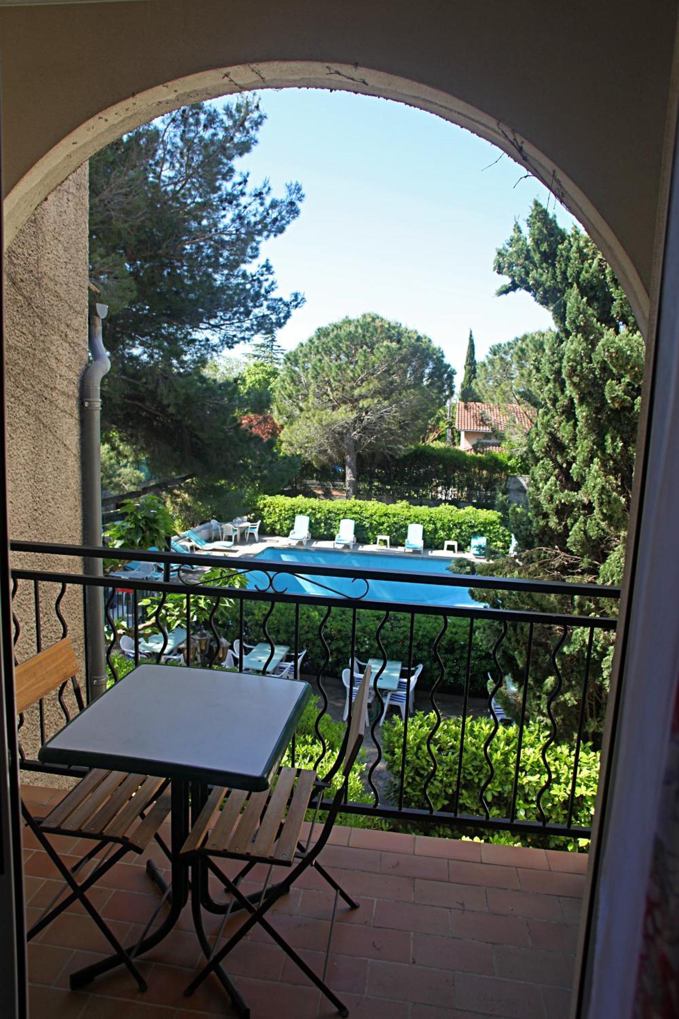 מלון Les Angles  Le Petit Manoir Logis מראה חיצוני תמונה