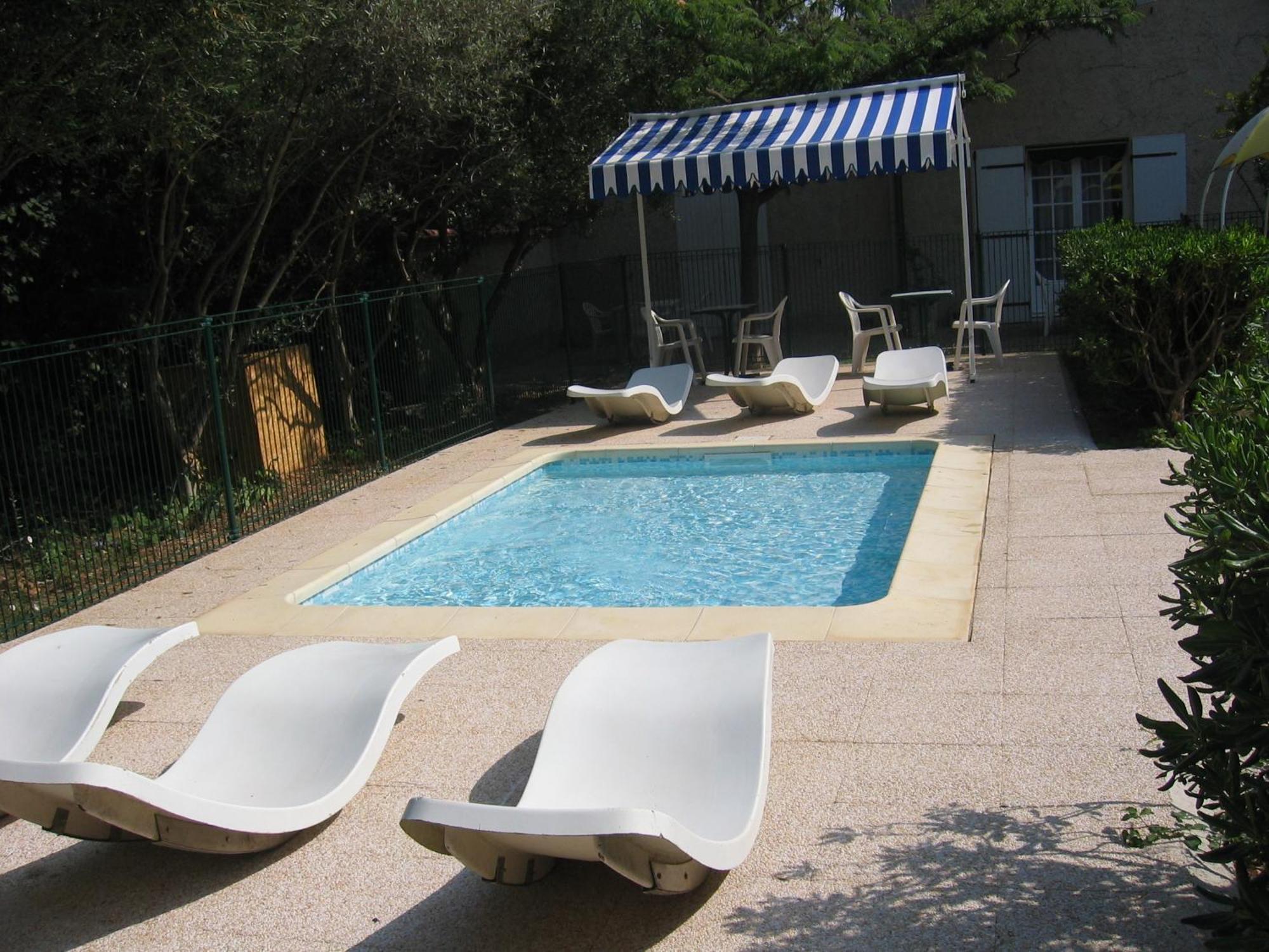 מלון Les Angles  Le Petit Manoir Logis מראה חיצוני תמונה